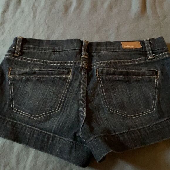 Refuge jean shorts! Size3! EUC! 15” waist and 7”rise! Great for summertime! - Picture 2 of 4
